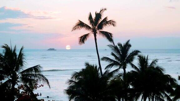 夏威夷威基基海滩的多彩日落时间间隔为4k