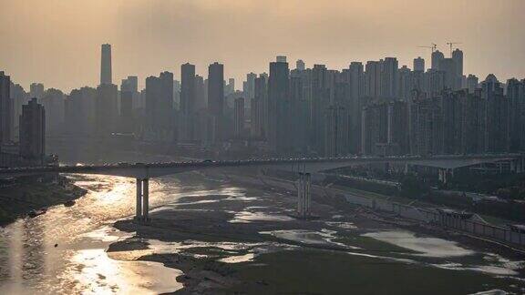 重庆城市景观与低水位河流