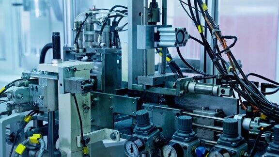 工厂机器在工作医疗行业生产设备