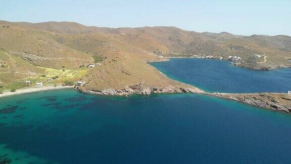 希腊基克拉迪群岛Kythnos岛的Naoussa或Aosa海滩