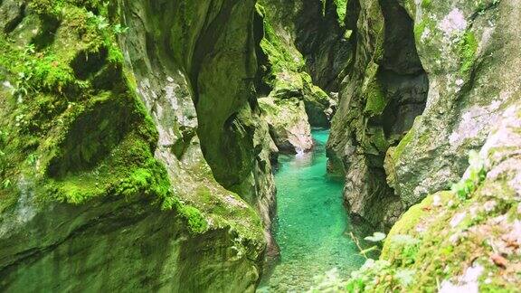 斯洛文尼亚的一个小峡谷