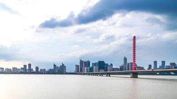 从河岸的时间推移看杭州新市中心的城市景观和