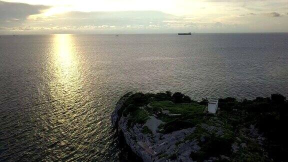 ChongIsariyabhorn(ChongKaoKad)是泰国泗昌岛著名的海滩日落点