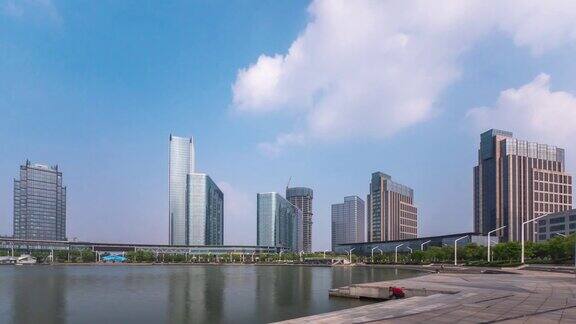 云中的现代办公大楼和苏州新城的间隔拍摄4khyperlapse