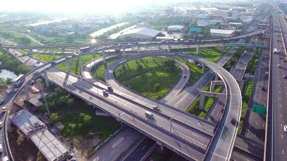 飞越泰国曼谷的高速公路和交通鸟瞰图