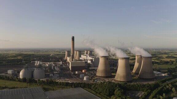 英国一座燃煤发电站的4K航拍镜头