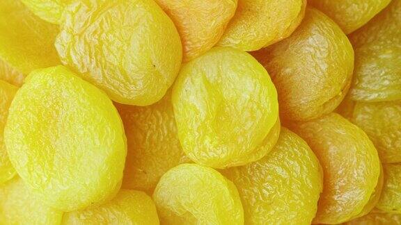 美味的杏干浆果轮番