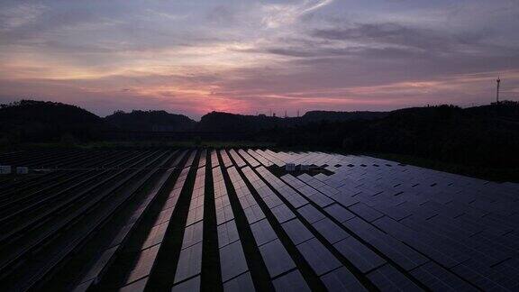 太阳能农场日落