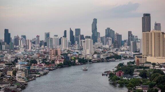 曼谷商业区的现代建筑和湄南河