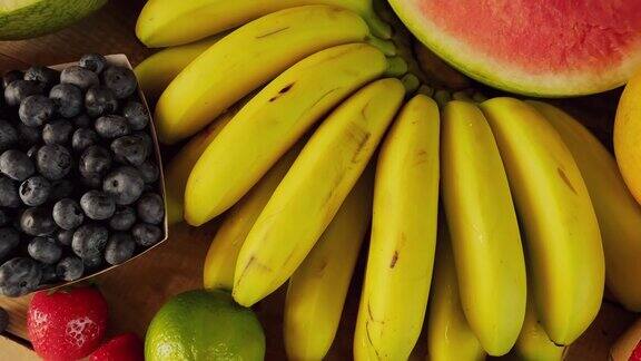 新鲜水果各种各样的水果西瓜香蕉从上面的观点