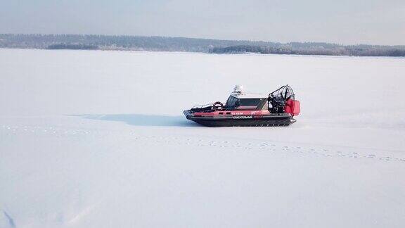 冬季河面航拍雪面救援气垫船行驶