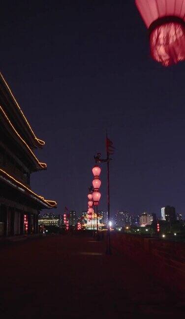 中国陕西西安古城墙上的灯笼