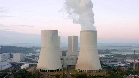 燃煤发电站的发电量占世界总发电量的三分之一以上但每年却导致数十万人过早死亡主要原因是空气污染
