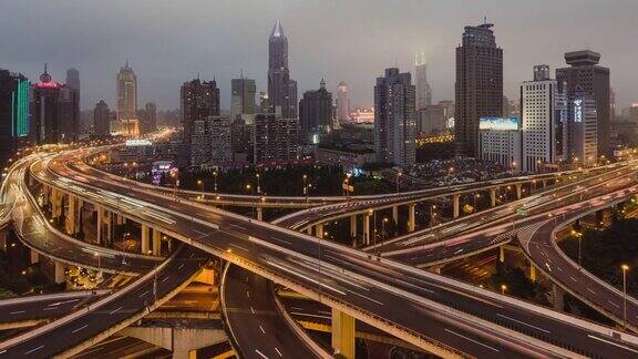 从白天到晚上的上海城市景观
