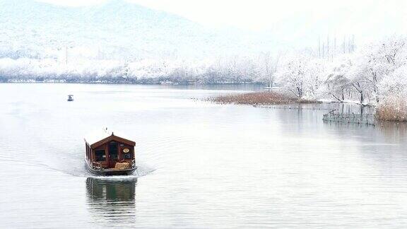 西湖景观与湖中游船