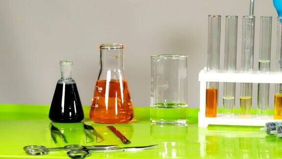 化学实验室或诊所的桌子
