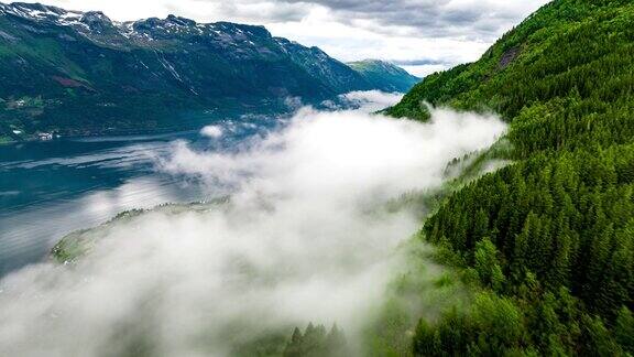 挪威哈当尔峡湾空中超俯拍摄神秘的旋涡山雾
