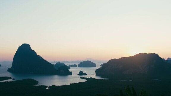 泰国攀雅湾著名的旅游地标观日出