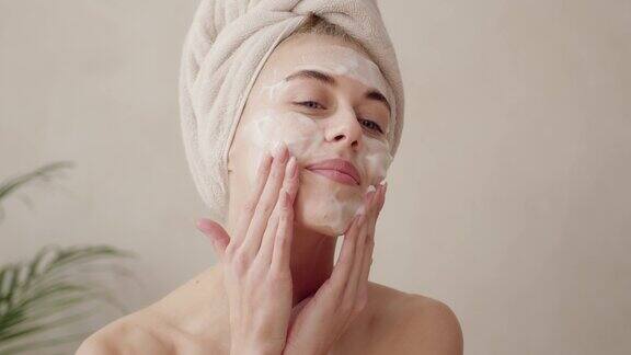 面部皮肤护理妇女用泡沫肥皂清洁面部皮肤