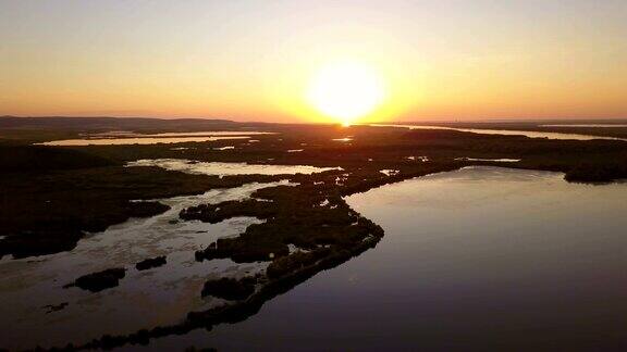 日落时分的多瑙河三角洲湿地