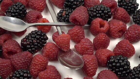 茶匙树莓和黑莓背景