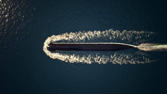 潜艇漂浮在海洋俯视图