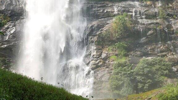 瀑布溪的特写镜头瓦奇拉坦瀑布泰国
