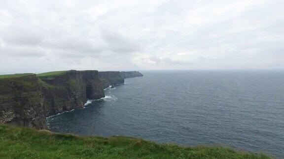 爱尔兰的莫赫悬崖和大西洋