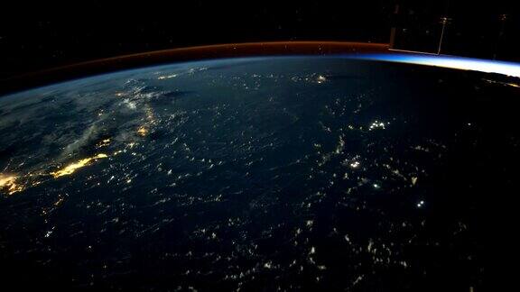 从国际空间站上观察美丽的地球