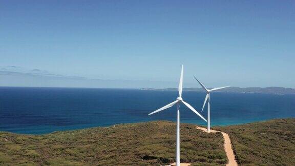 白天澳大利亚奥尔巴尼风力发电场的4K航拍镜头