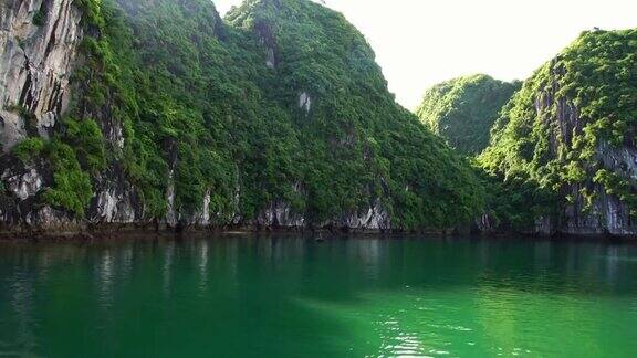 越南吉巴岛下龙湾美丽的泻湖风景