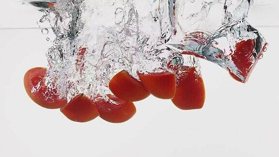 红番茄茄水果落水白底慢镜头4K