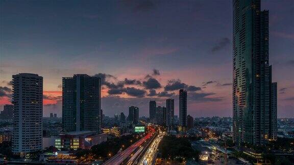 泰国日落天空曼谷交通街道屋顶全景4k时间推移