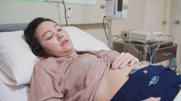 亚洲孕妇担心产前超声扫描佩戴胎儿监护带的女性在怀孕期间感到抑郁