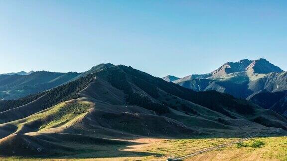 航拍新疆山区自然景观