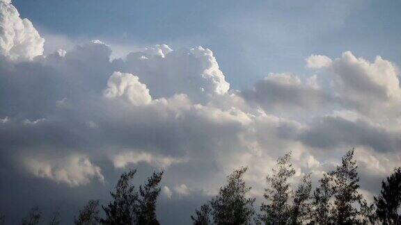 天空和云在时间流逝
