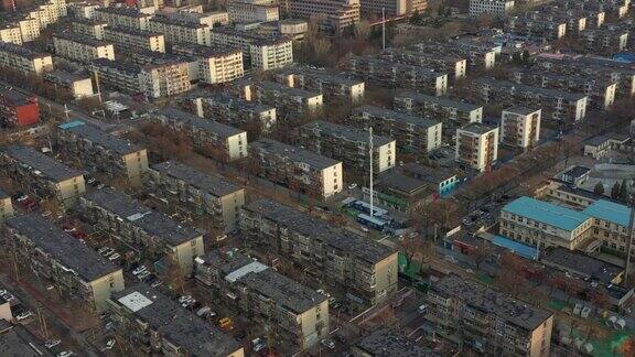 早春的一个早晨一座无人居住的城市