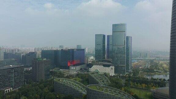 白天飞行飞越成都市区著名的现代建筑群4k中国航拍全景图