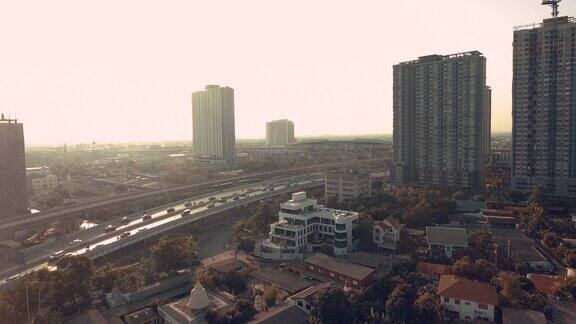 鸟瞰图曼谷交通和建筑在泰国
