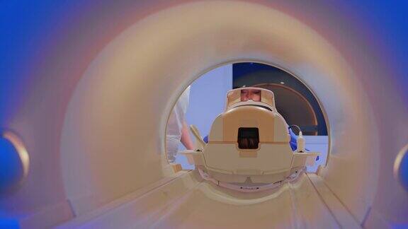 退行性椎体滑移患者头部先进入核磁共振扫描仪