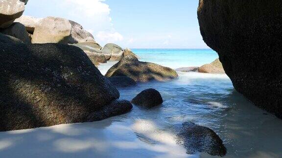 美丽的海滩米兰岛