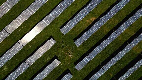 德国勃兰登堡的太阳能电池板鸟瞰图