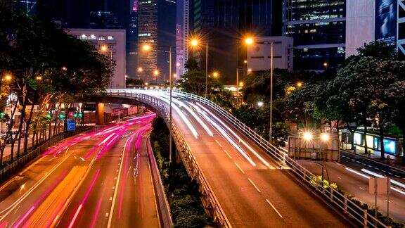 香港夜间的街道交通情况