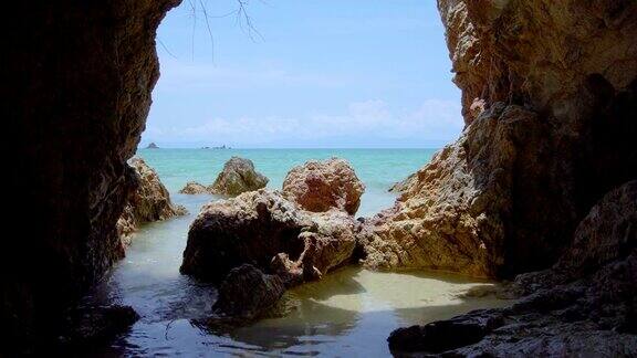 天然拱门海滩洞
