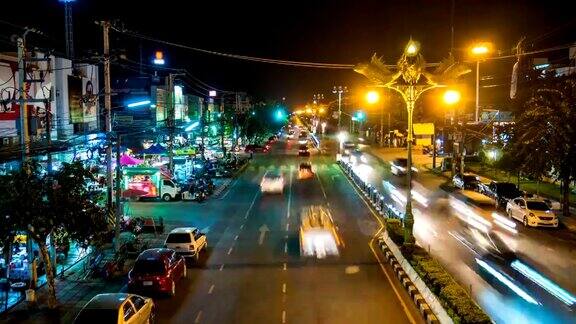 泰国城市的夜间交通和城市生活