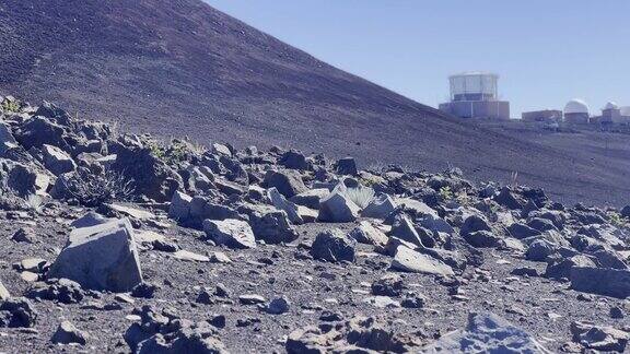 夏威夷毛伊岛哈雷阿卡拉山顶哈雷阿卡拉天文台附近的贫瘠岩石景观的电影镜头30fps的4KHDR