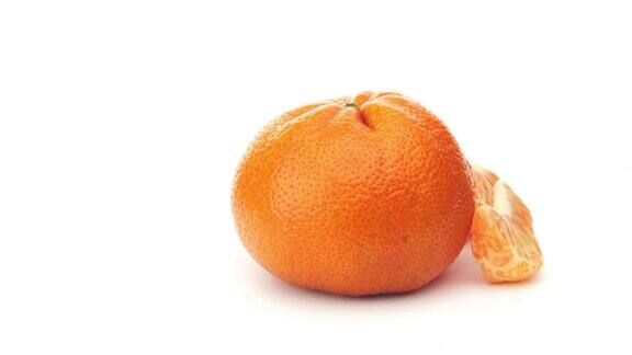 白色背景上孤立的橘子水果成分