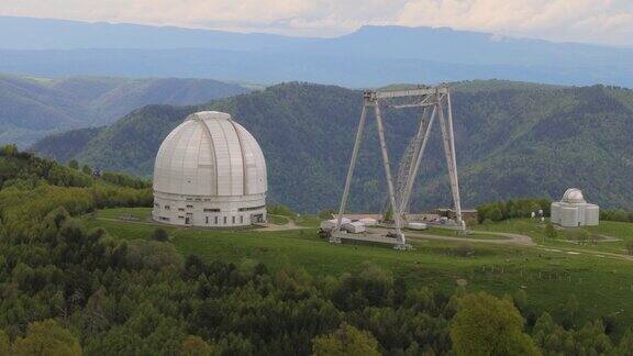 专门的科学天体物理天文台用大型望远镜对宇宙进行地面观测的天文中心