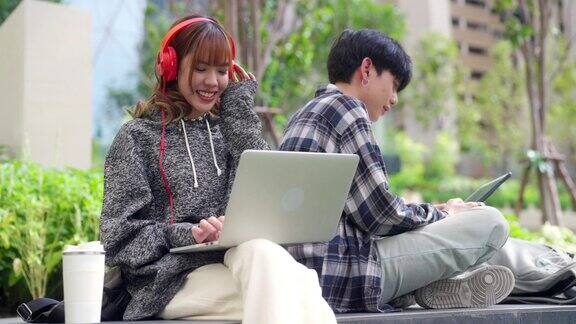4K年轻的亚洲男人和女人一起在笔记本电脑和数码平板电脑上工作