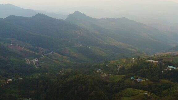 泰国清莱省著名的山地旅游景点帕唐山的鸟瞰图